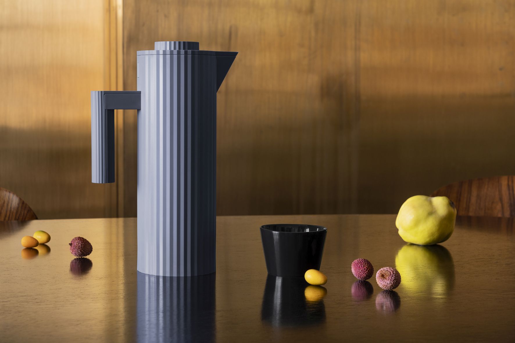 MDL12 Plissé vacuum jug Alessi | black | ALESSI MDL12 B